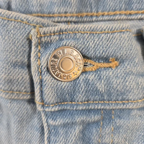 Signature By Levi's Women's High Rise Straight Leg Jean Size 8 - Picture 9 of 9